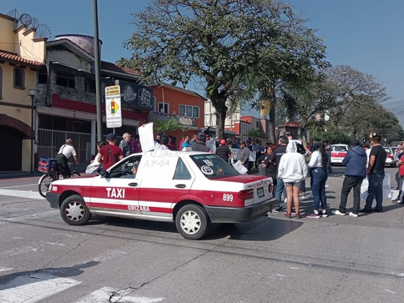 Taxistas denuncian fabricación de delitos en Orizaba