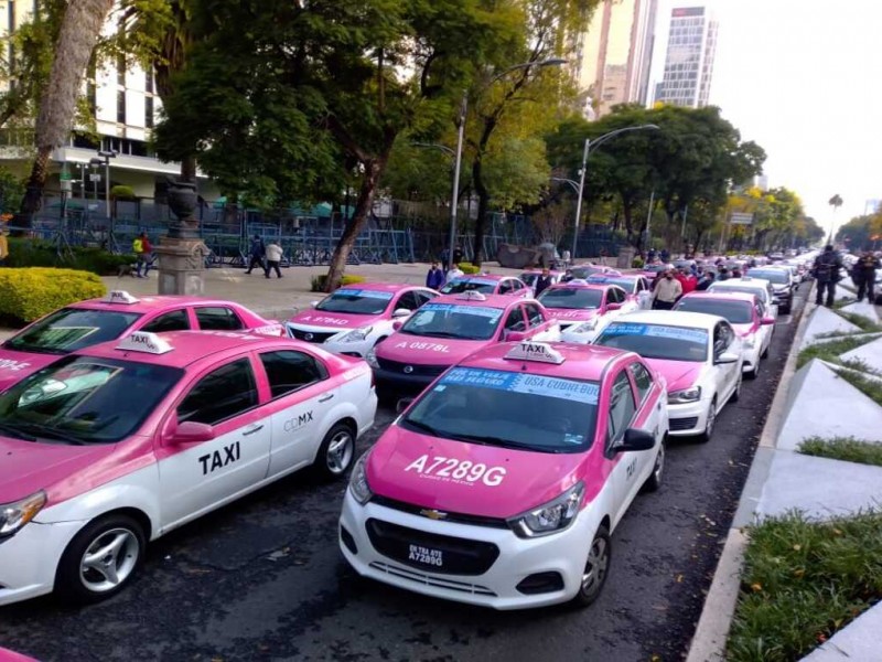 Taxistas realizan megamarcha en Ciudad de México