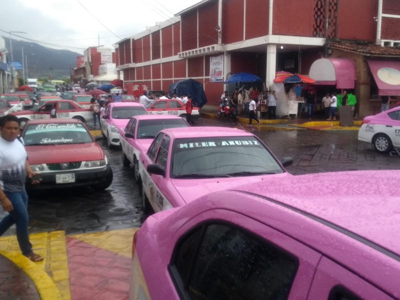 Taxistas exigen justicia y seguridad en Tehuantepec