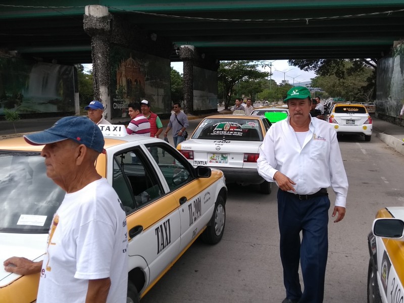 Taxistas exigen operarivos contra piratas