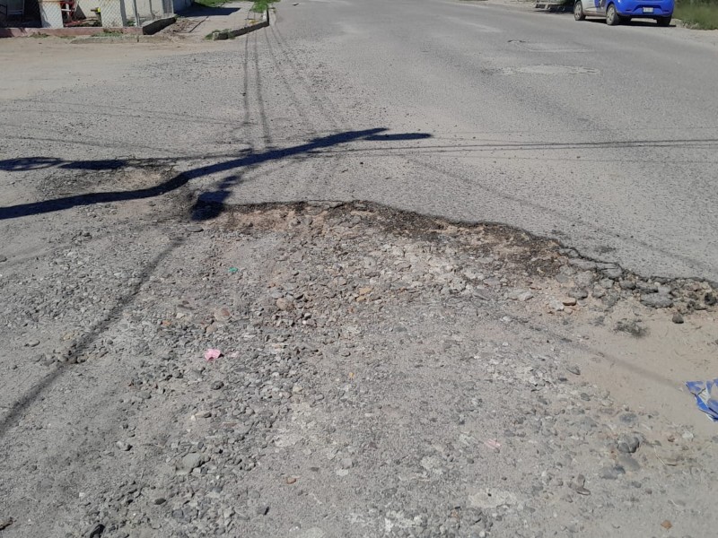 Navojoa: Taxistas exigen bacheo, sólo ganan para reparar sus unidades