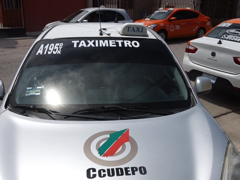 Taxistas piden a pasajeros a respetar medidas sanitaria