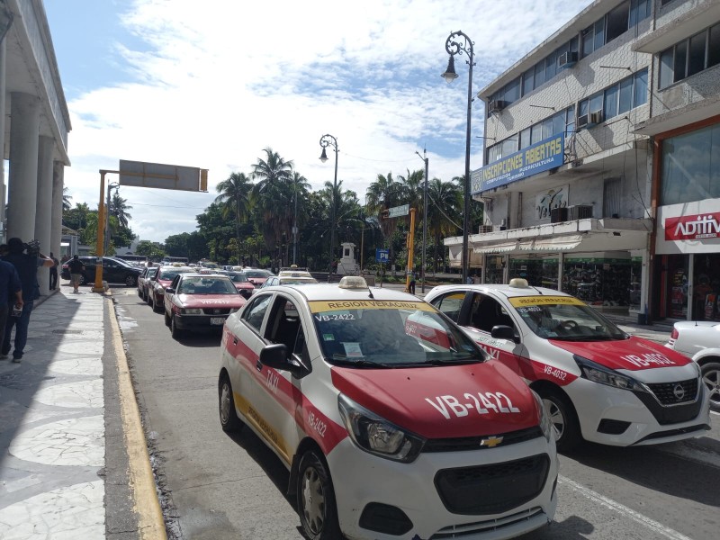 Taxistas piden que recursos de parquímetros se usan para calles