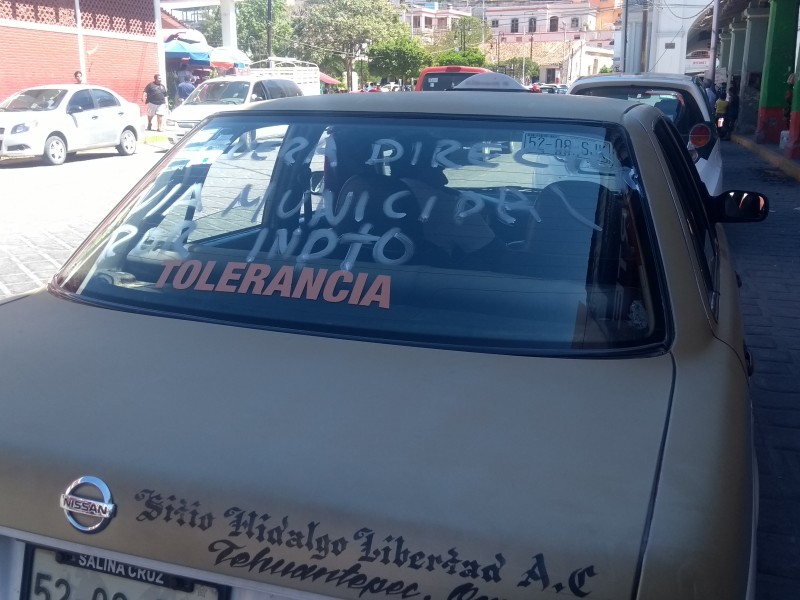 Taxistas piden salida del director de vialidad Municipal