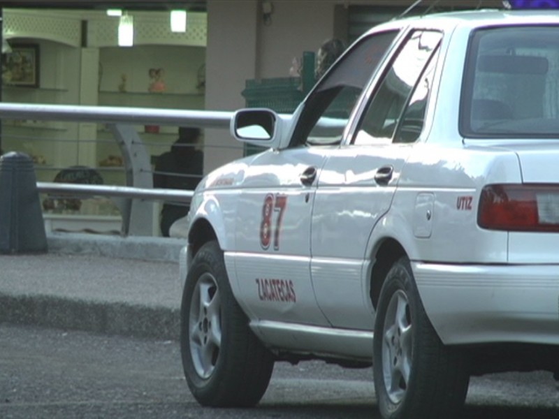 Taxistas reportan bajas de hasta 70% en sus ingresos