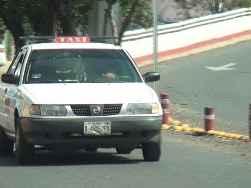 Taxistas reportan hasta 40% menos de pasaje