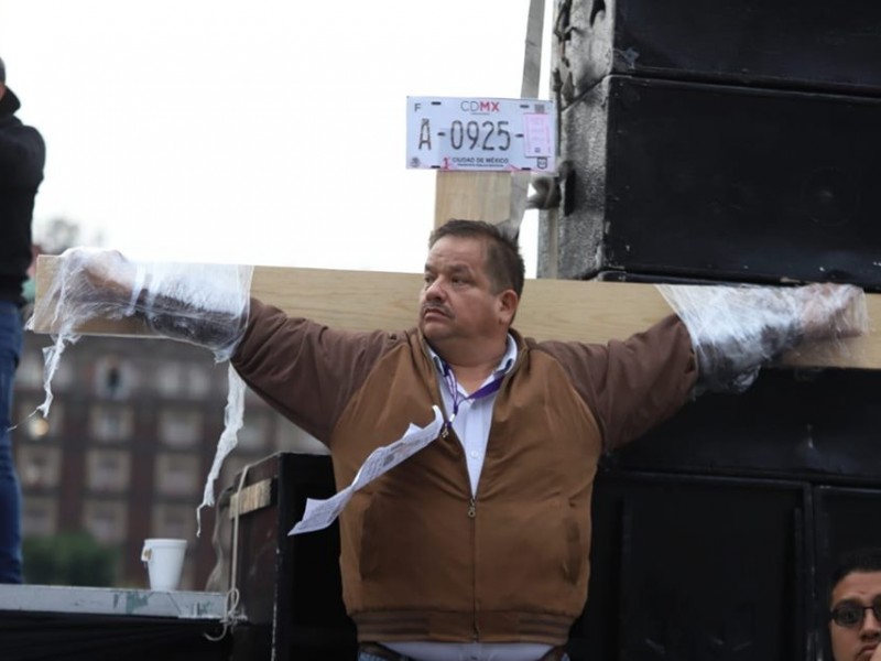 Taxistas retiran bloqueos del Zócalo; amenazan con regresar