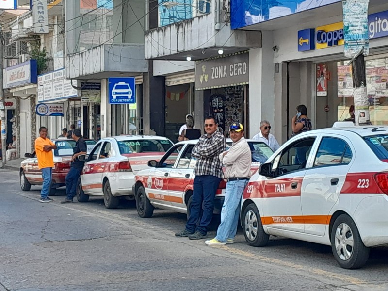 Taxistas se enfrentan a crisis económica