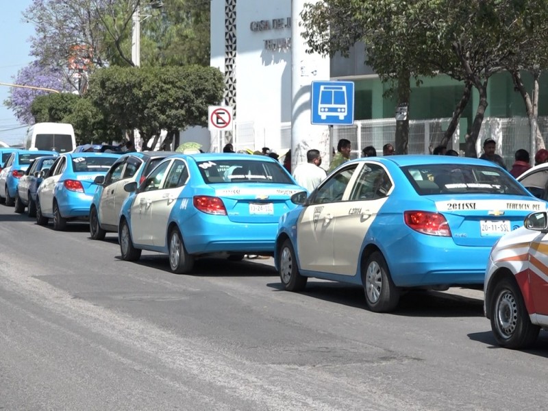 Taxistas se manifiestan por anomalías para 
