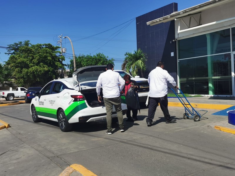 Taxistas siguen sin verse beneficiados por temporada vacacional