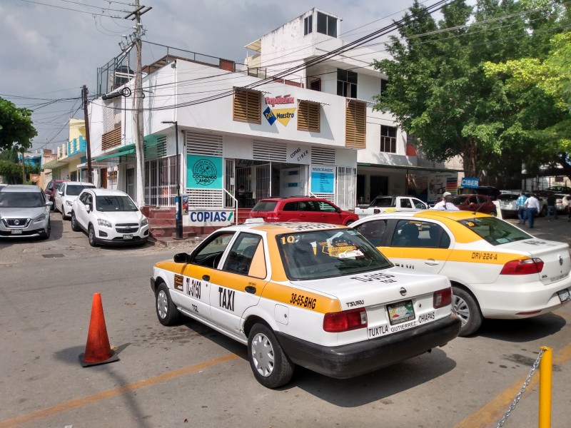 Taxistas sin tabulador para ofrecer servicio