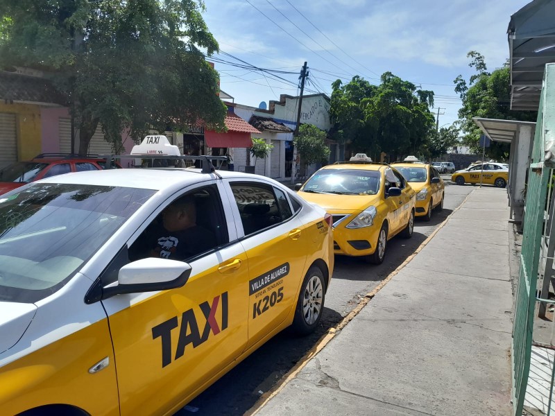 Taxistas solicitan incremento de $15 para ir a la Feria