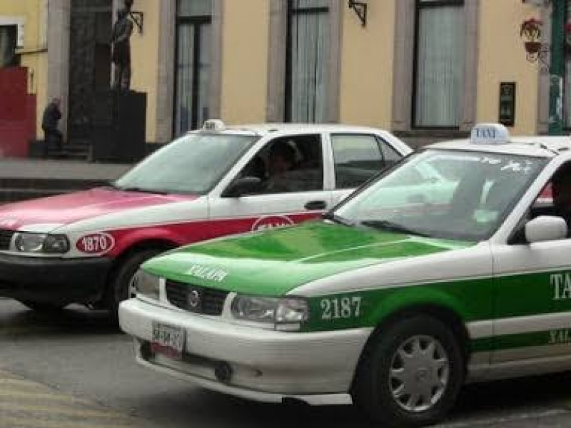 Taxistas uno de los sectores afectados por medidas restrictivas