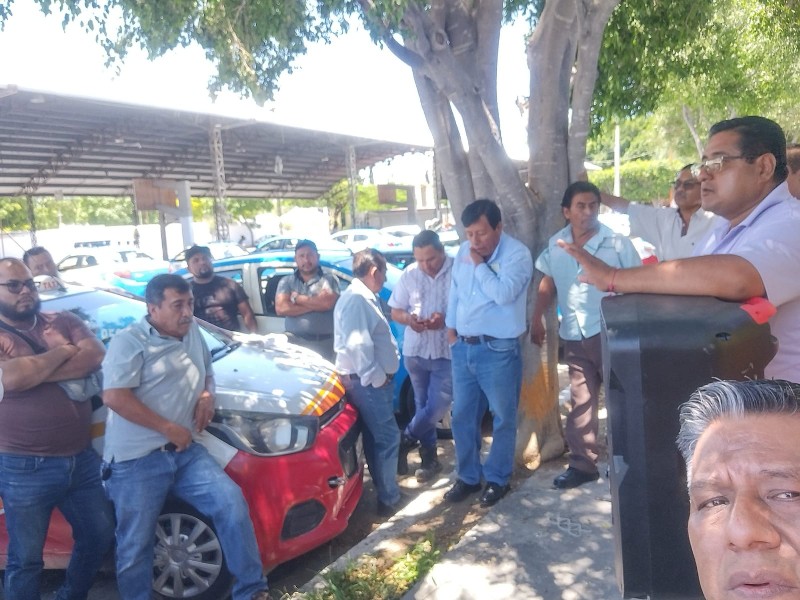 Taxistas vuelven a dar ultimátum para el retiro de plataformas
