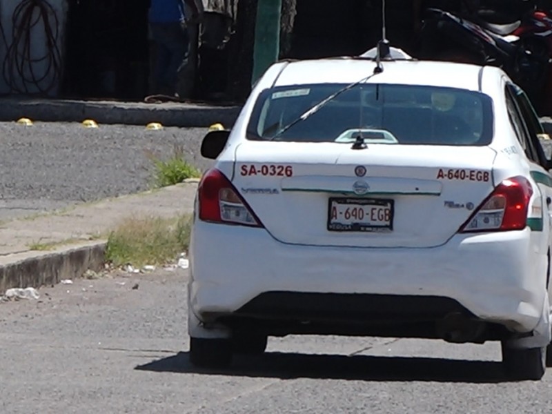 Taxistas y comercios venden y trabajan gracias a convenio