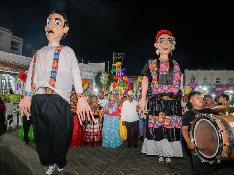 Tehuantepec celebra con alegría su tradicional noche de calenda