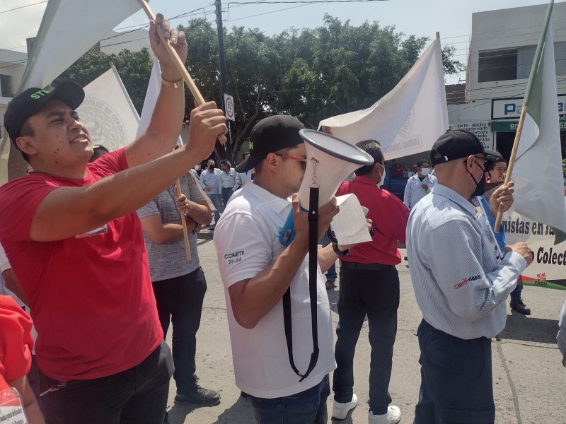 Telefonistas exigen mejoras laborales