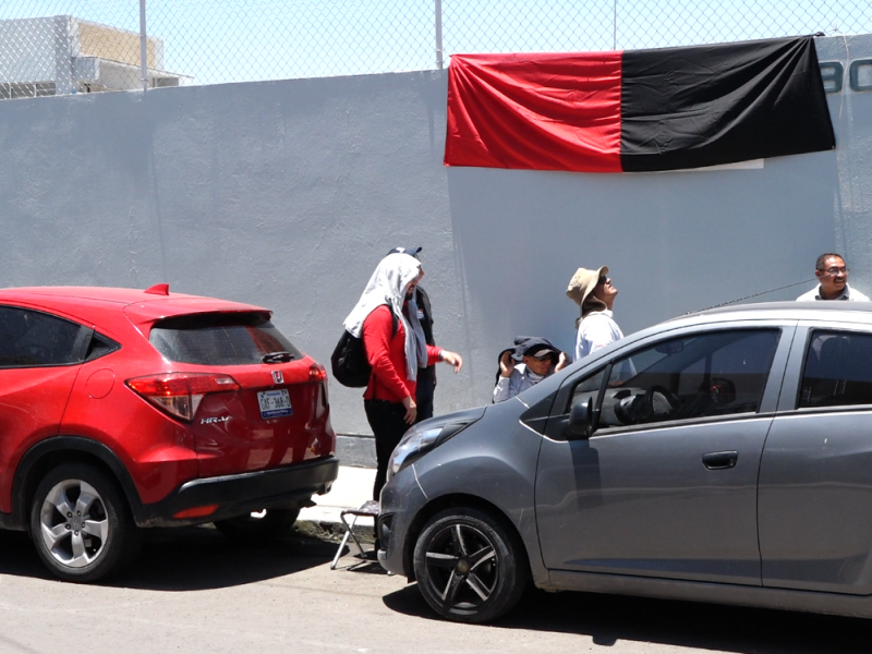 Telefonistas toman instalaciones de TELMEX en calle Morelos.