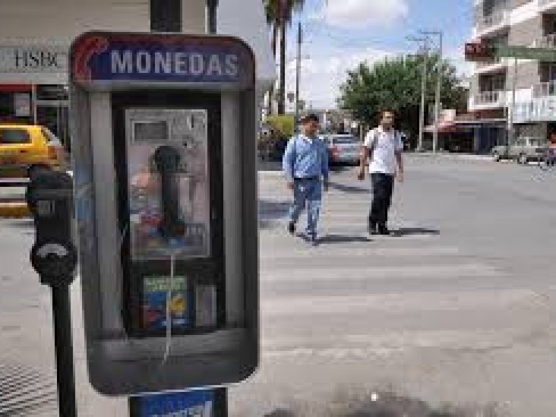 Teléfonos públicos tienen que desaparecer; no cumplen su función