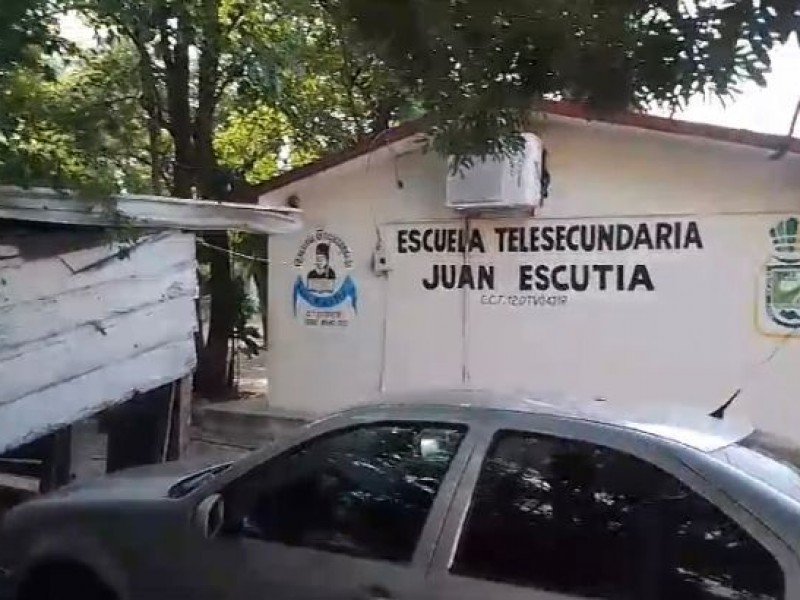 Telesecundaria carece de cocina, comedor y biblioteca en Barrio Nuevo