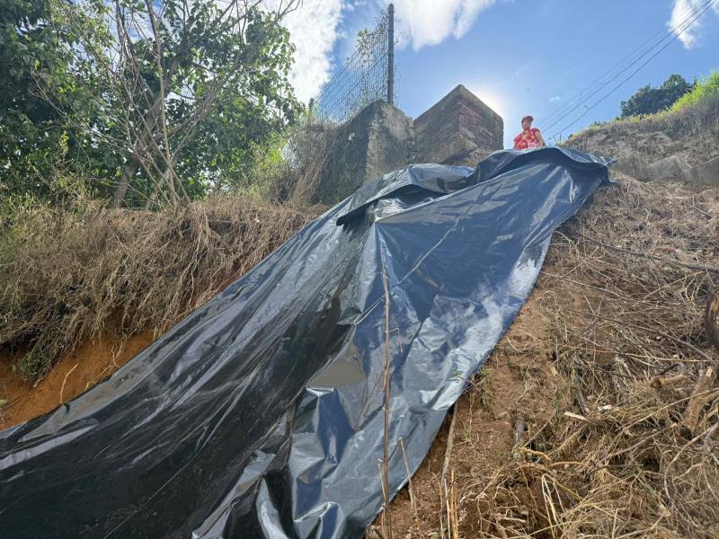 Telesecundaria de Xalapa espera obras ante peligro de deslave