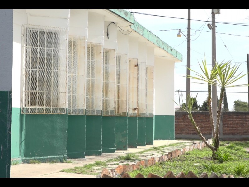 Telesecundaria sigue sin electricidad a una semana de robo