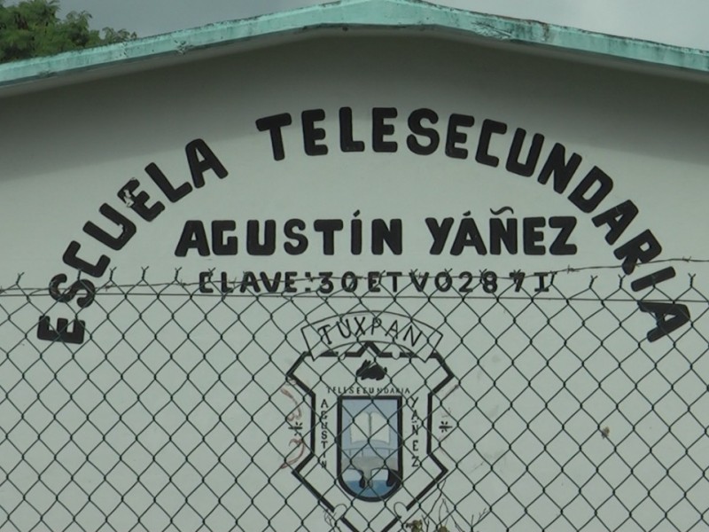 Telesecundarias de Tuxpan solicitan internet y computadoras