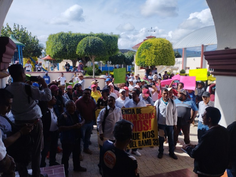 Telixtlahuaca: autoridades auxiliares toman palacio municipal