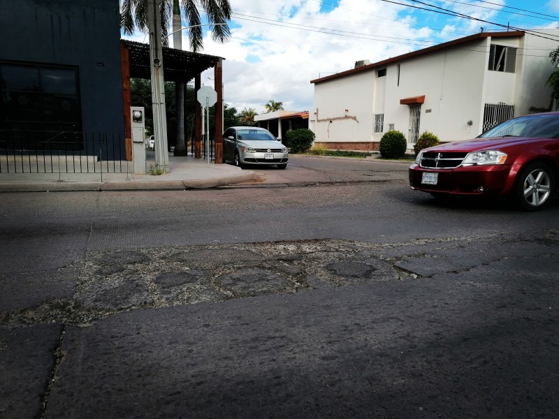 Temen ante riesgo de socavones por hundimientos del pavimento