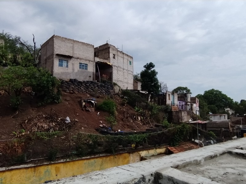 Temen derrumbe de casas en colonia Faisán 1