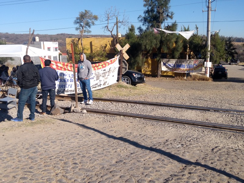 Temen maestros atraso en próxima quincena