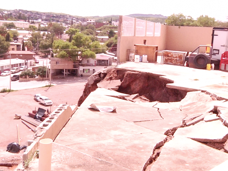 Temen por derrumbe en viviendas por malos trabajos en obra