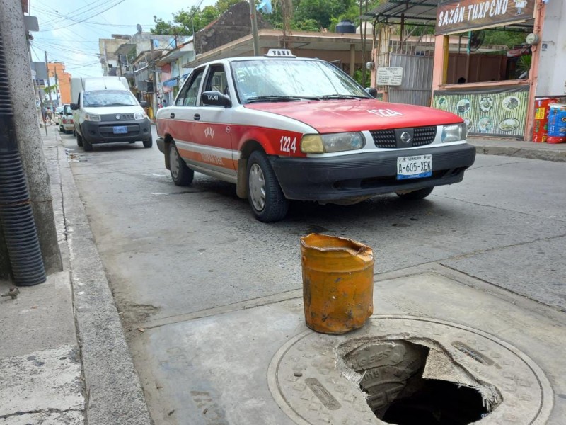 Temen que bache se convierta en socavón