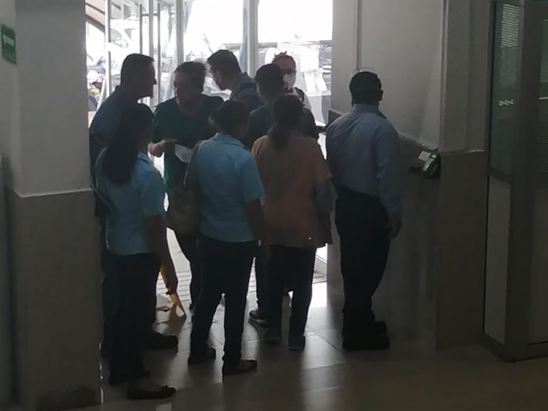 Temen trabajadores de salud contagiarse de COVID. por medidas administrativas