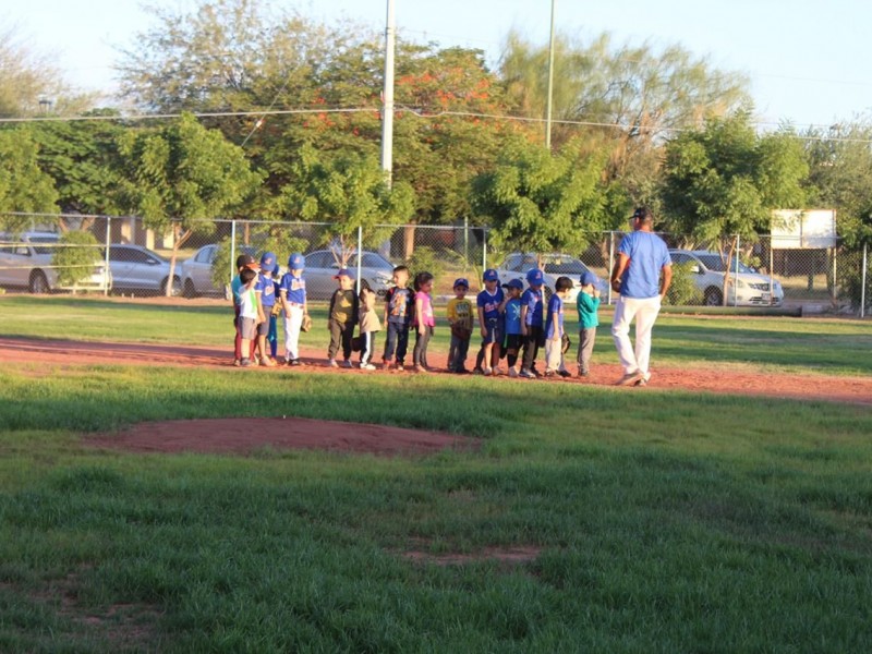 Temen vecinos de Montecarlo ser retirados de campo de beisbol