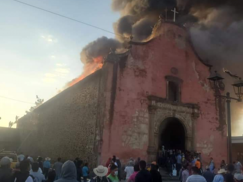 Templo de Paracho se incendia