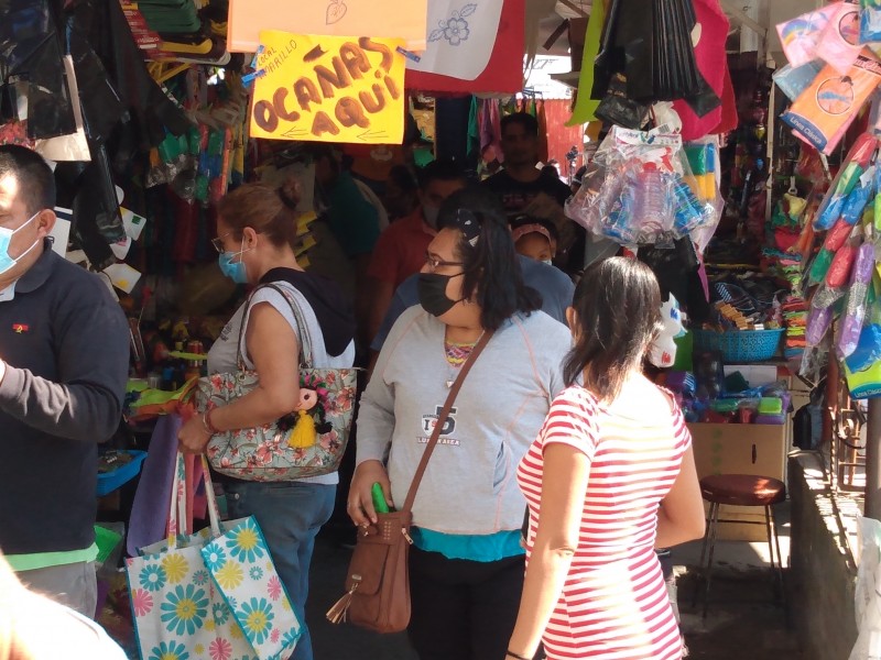 Temporada decembrina aumenta movilidad en zonas comerciales de Salina Cruz
