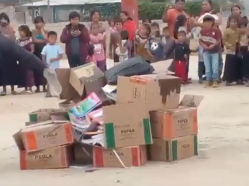 Teopisca un municipio más que rechaza libros de texto