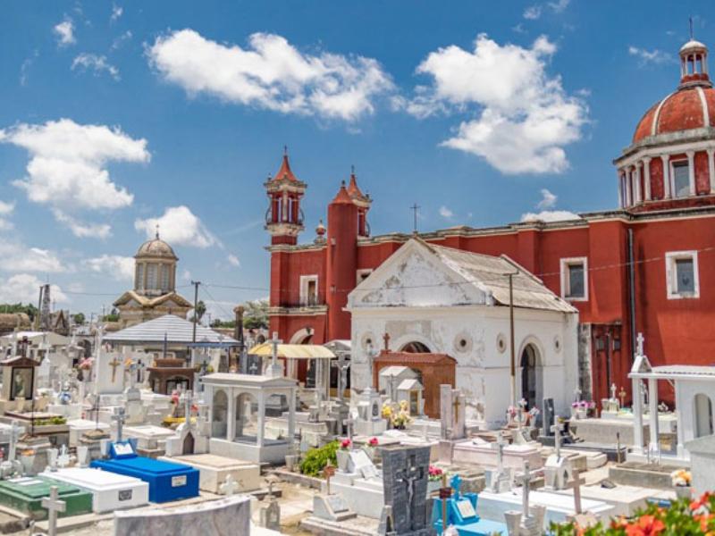 Tepic prepara sus panteones para recibir familias este día de muertos