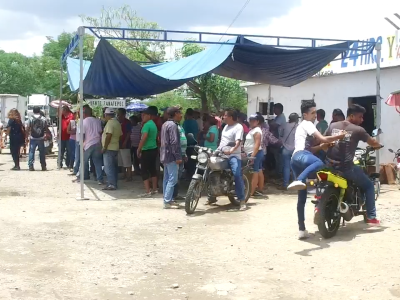 Termina bloqueo carretero en Zanatepec