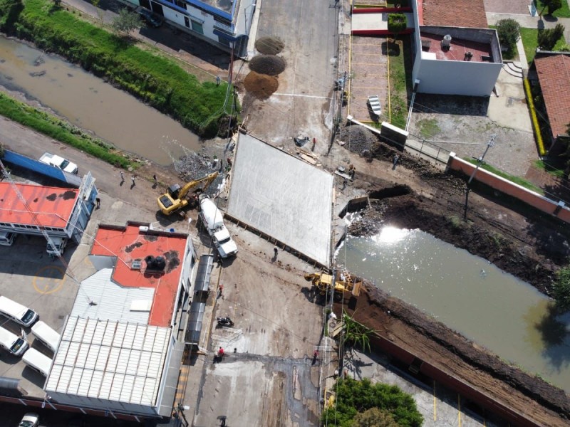 Termina colado en puente del dren Barajas, Morelia; comienza fraguado