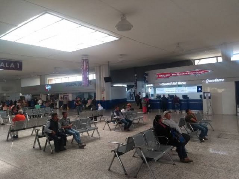 Terminal de Toluca con poco aforo de gente en periodovacacional