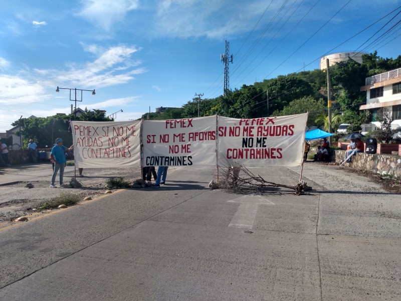 Terminal marítima bloqueada por Salineros; exigen indemnización