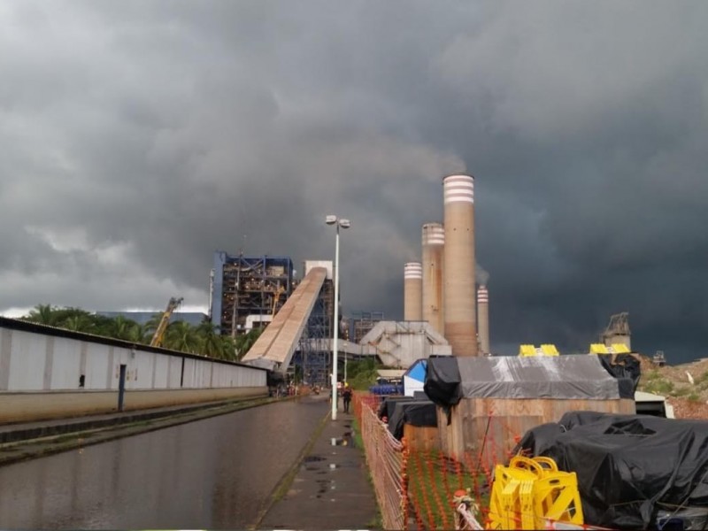 Termoeléctrica de Petacalco,  emite constante olor a Azufre, denuncian vecinos