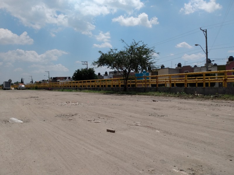 Terracería y hoyos; características de Av. Central Sur