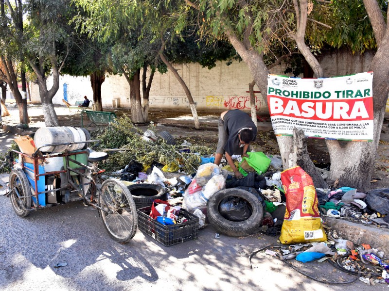 Aplicarán multas por tiran basura en terrenos baldíos