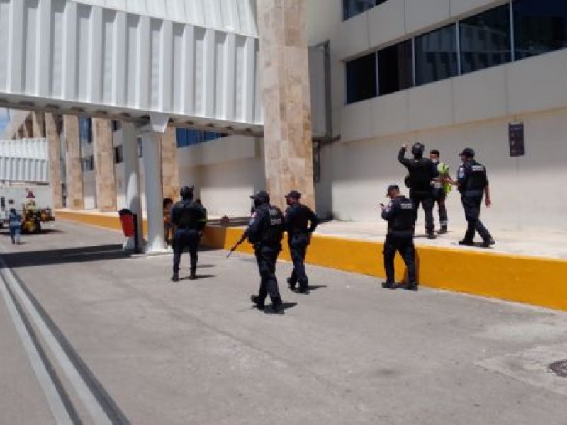 Terror en Aeropuerto de Cancún; se desata balacera