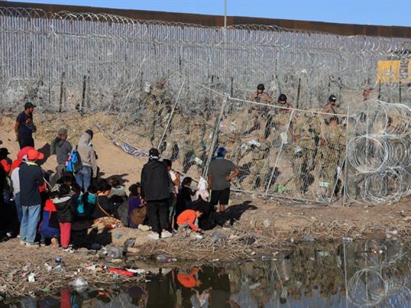 Texas dispara balas de goma contra migrantes: activistas