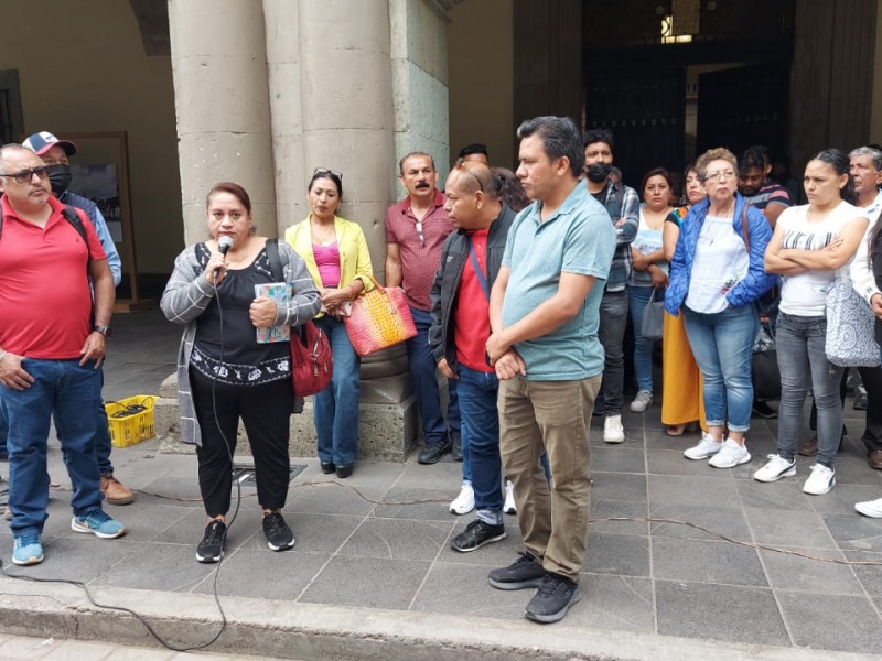 Textileros fuera de la confección de uniformes en Oaxaca