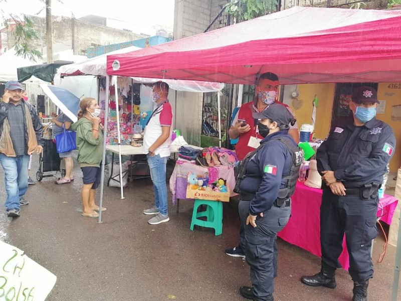 Tianguis acatan las recomendaciones sanitarias